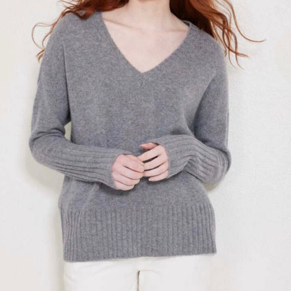 Not Monday V-Neck Cashmere Sweater Light Heathered Gray